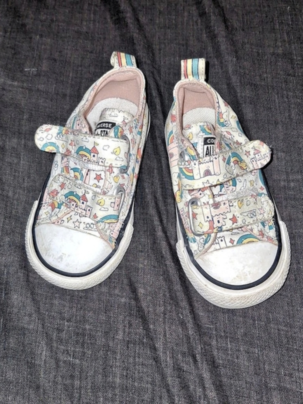 Converse Chuck Taylor All Star Rainbow Castles 2V Toddler Low Top Sneakers